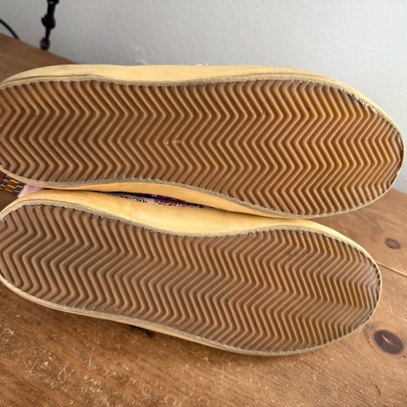 Men’s Golden Goose size 11 (44) Graffiti Art Sneakers. Like new condition - Picture 5 of 11